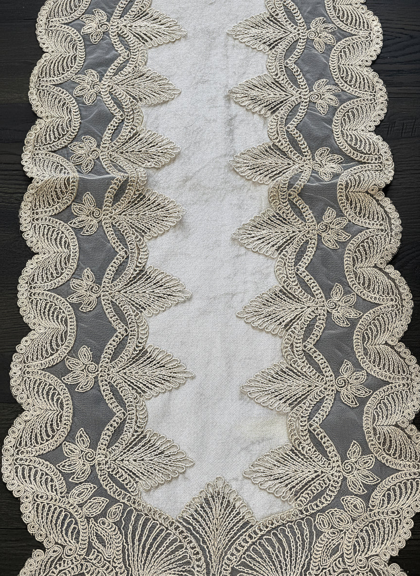 Table Runner C18
